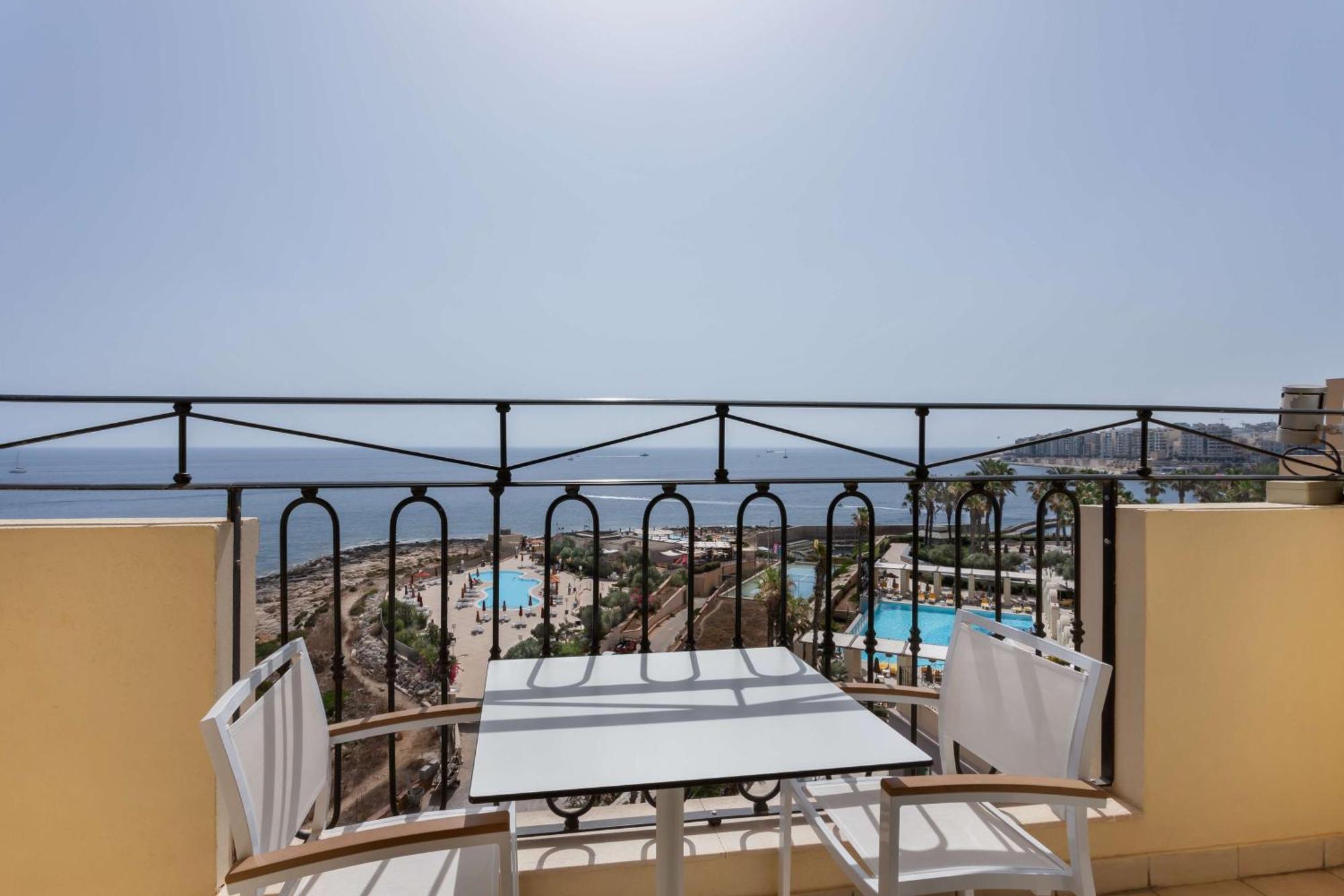 Hilton Malta Hotel Saint Julian's Bagian luar foto