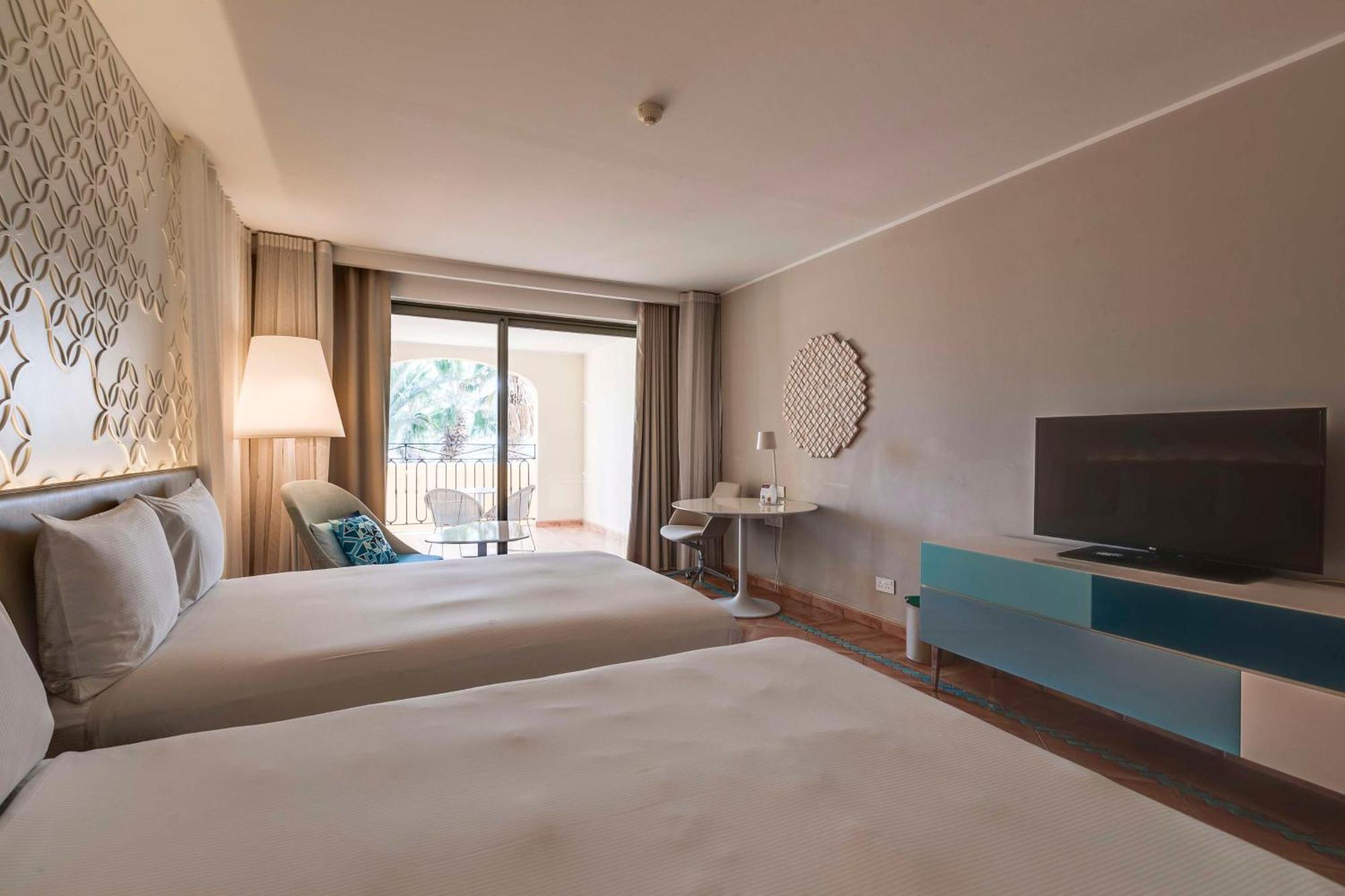 Hilton Malta Hotel Saint Julian's Bagian luar foto